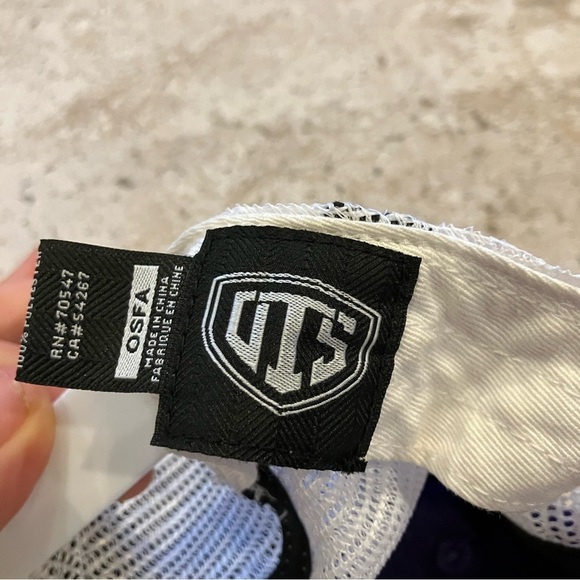 Vintage UTS NBA Los Angeles Lakers Adjustable Trucker Hat - Picture 7 of 7